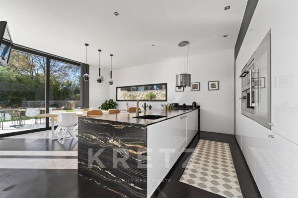 Villa d’architecte de plain-pied 360 m² avec piscine, maison d’amis et terrain paysager – Nîmes Nord