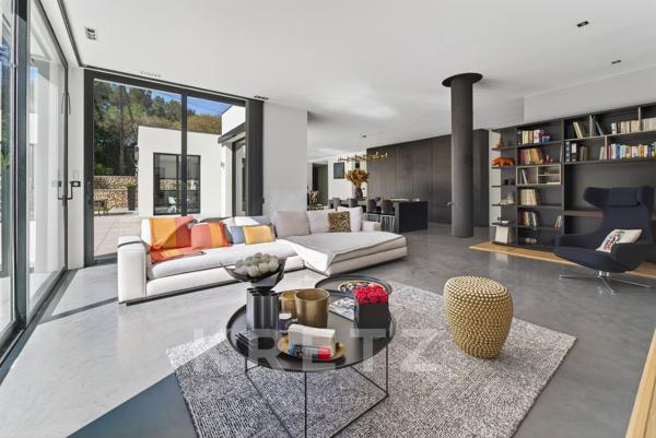 Villa d’architecte de plain-pied 360 m² avec piscine, maison d’amis et terrain paysager – Nîmes Nord