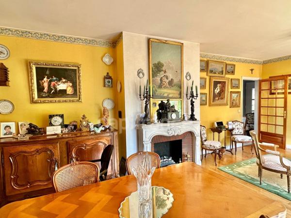 ST GERMAIN Maison 210 m² à 5 mn à pied du Lycée International - rare