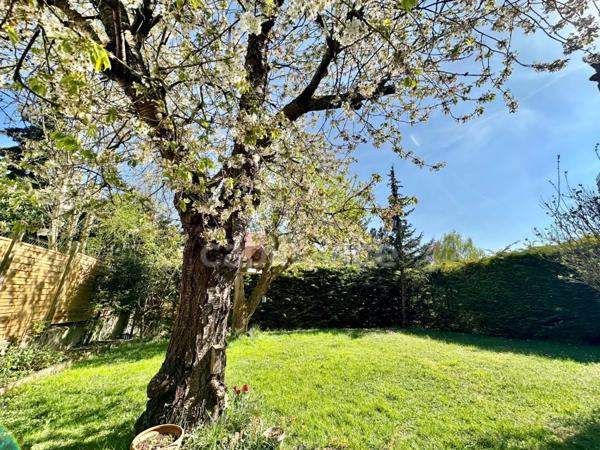 ST GERMAIN Maison 210 m² à 5 mn à pied du Lycée International - rare