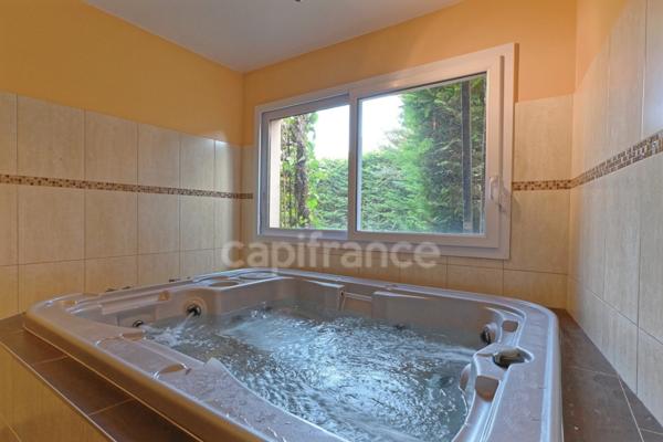 ST GERMAIN Maison 210 m² à 5 mn à pied du Lycée International - rare