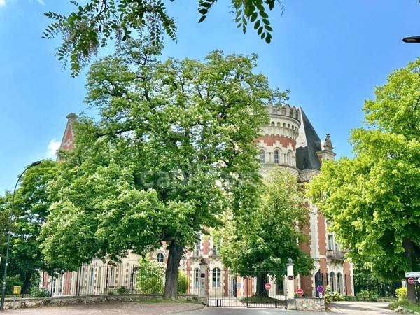 ST GERMAIN Maison 210 m² à 5 mn à pied du Lycée International - rare