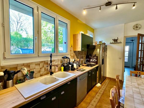 ST GERMAIN Maison 210 m² à 5 mn à pied du Lycée International - rare