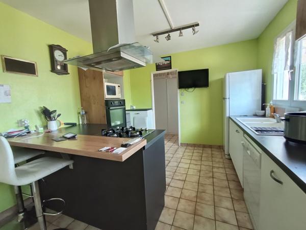 Pavillon 96m2, 3 chambres, grand garage, centre bourg à 500m