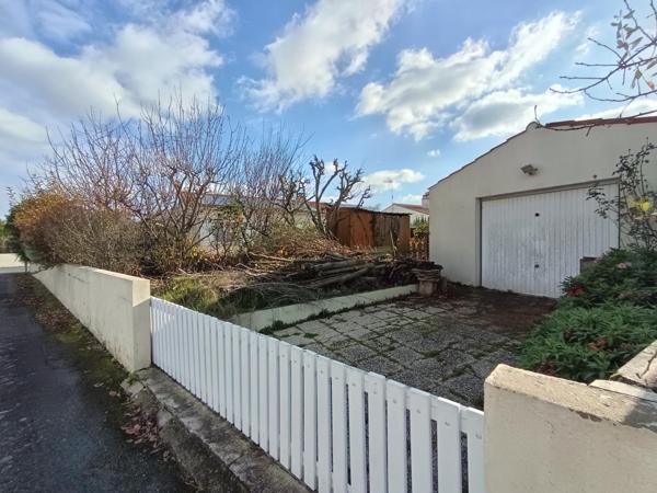 Pavillon 96m2, 3 chambres, grand garage, centre bourg à 500m