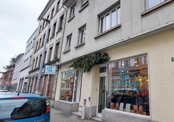 Beau Salon de coiffure mixte tout équipé