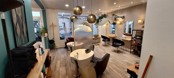 Beau Salon de coiffure mixte tout équipé