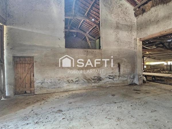 Grands bâtiments + hangars sur 2,4 ha de terrain