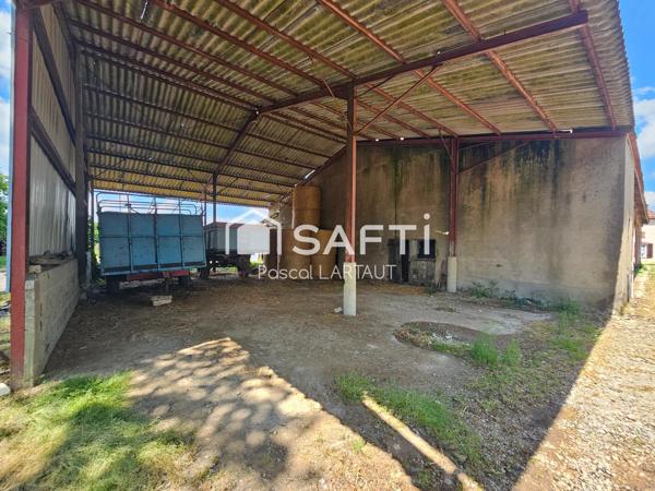 Grands bâtiments + hangars sur 2,4 ha de terrain