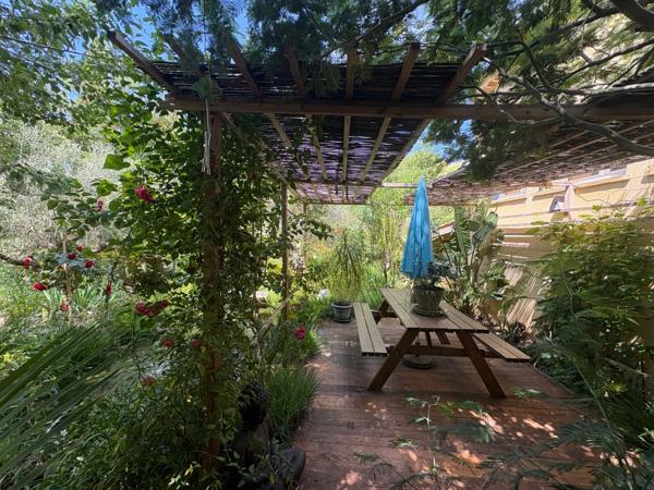 Maison de plus de 150 m² avec grand jardin arboré – Fréjus
