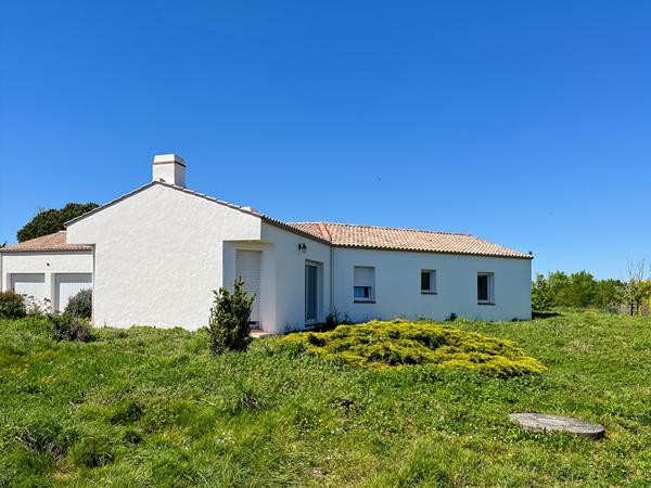 Maison familiale de 145 m² avec double garage ! Environnement calme et accès centre-bourg par piste cyclable