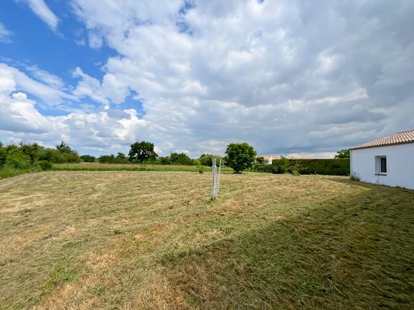 Maison familiale de 145 m² avec double garage ! Environnement calme et accès centre-bourg par piste cyclable