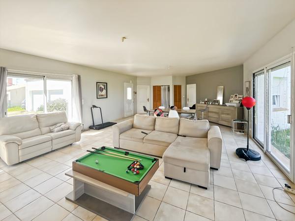 Maison familiale de 145 m² avec double garage ! Environnement calme et accès centre-bourg par piste cyclable