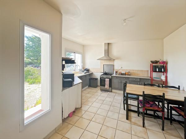 Maison familiale de 145 m² avec double garage ! Environnement calme et accès centre-bourg par piste cyclable