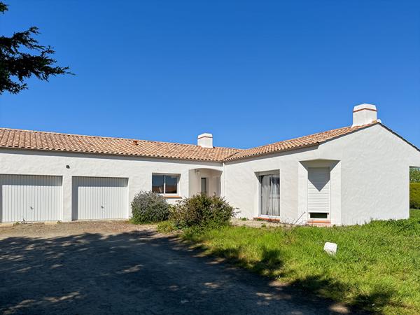 Maison familiale de 145 m² avec double garage ! Environnement calme et accès centre-bourg par piste cyclable