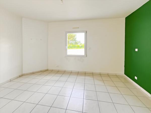 Maison familiale de 145 m² avec double garage ! Environnement calme et accès centre-bourg par piste cyclable