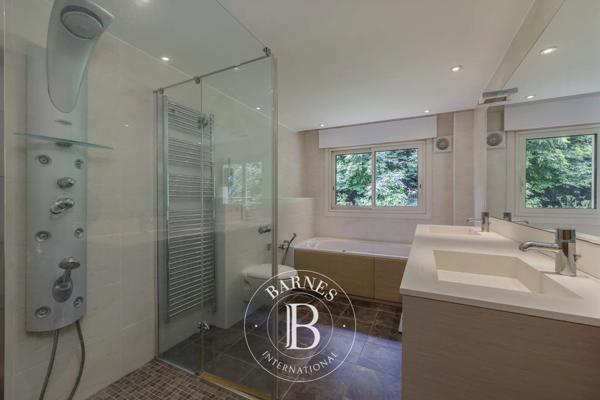 Divonne-les-Bains, Villa 7 Chambres -  322 m² à vendre