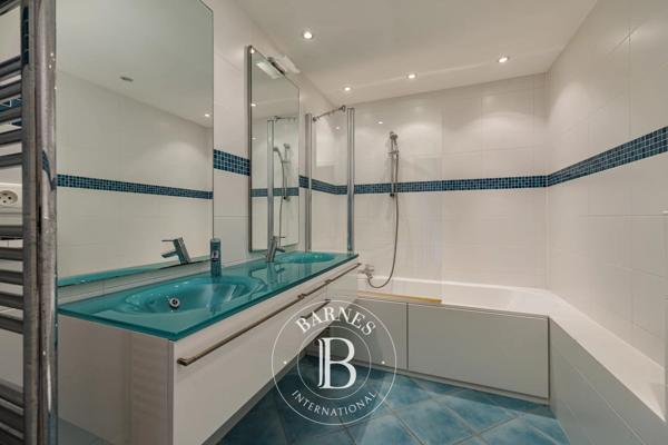 Divonne-les-Bains, Villa 7 Chambres -  322 m² à vendre