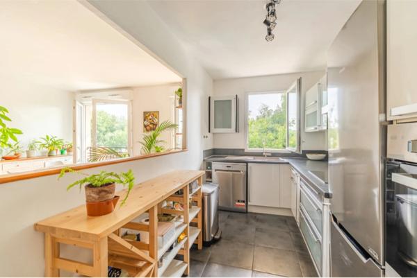Opportunité Neuilly sur Marne 3 pièces 71 m2 lumineux avec balcon et parking