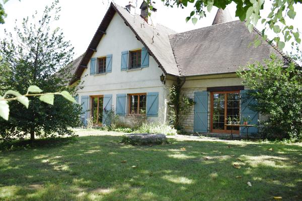 JURA PROPRIETE D'EXCEPTION SUR 18154 m² DE TERRAIN