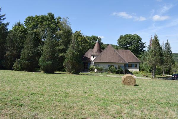 JURA PROPRIETE D'EXCEPTION SUR 18154 m² DE TERRAIN