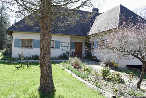 JURA PROPRIETE D'EXCEPTION SUR 18154 m² DE TERRAIN