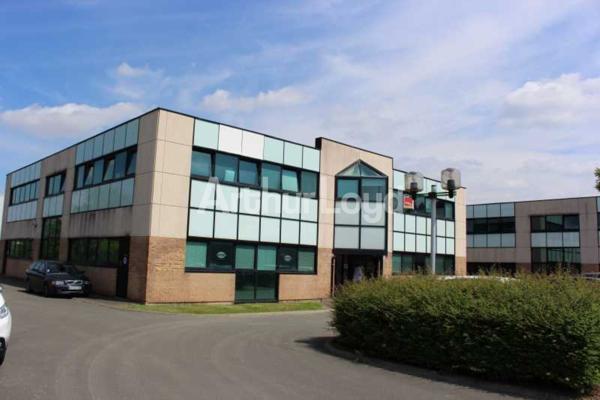 Bureaux haut de gamme à louer – Accès optimal, parking privé, environnement moderne