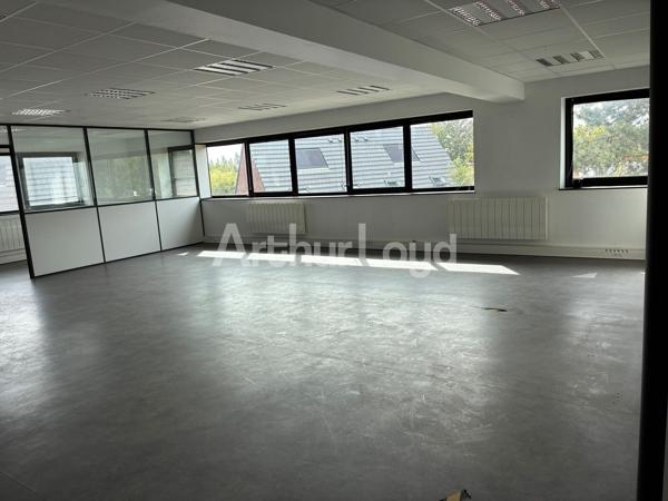 Bureaux haut de gamme à louer – Accès optimal, parking privé, environnement moderne