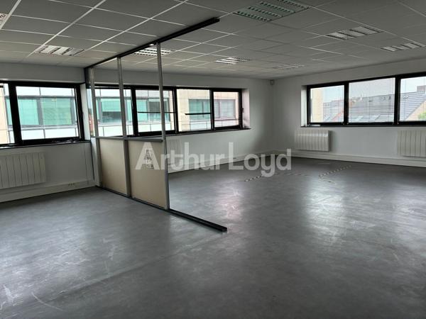 Bureaux haut de gamme à louer – Accès optimal, parking privé, environnement moderne