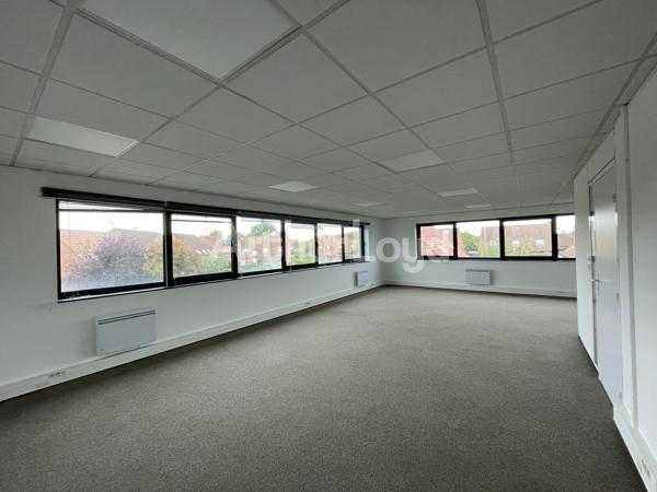Bureaux haut de gamme à louer – Accès optimal, parking privé, environnement moderne