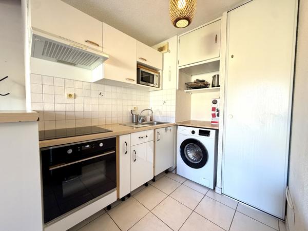 APPARTEMENT T3 MEUBLÉ AVEC TERRASSE ET DEUX PLACES DE PARKING