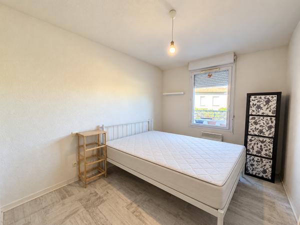 APPARTEMENT T3 MEUBLÉ AVEC TERRASSE ET DEUX PLACES DE PARKING