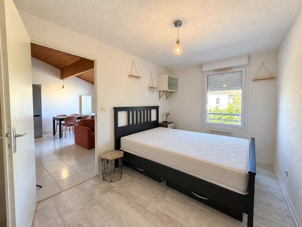 APPARTEMENT T3 MEUBLÉ AVEC TERRASSE ET DEUX PLACES DE PARKING