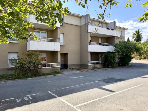 APPARTEMENT T3 MEUBLÉ AVEC TERRASSE ET DEUX PLACES DE PARKING