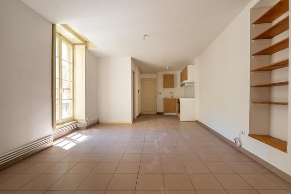 CARCASSONNE – BASTIDE ST LOUIS – A louer DUPLEX T4 88m² traversant et rénové avec vue sur cour