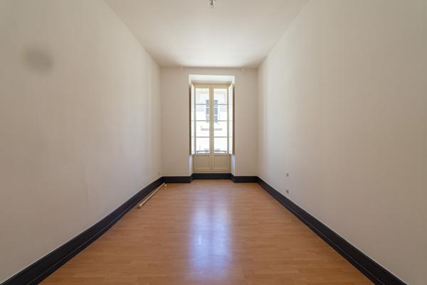 CARCASSONNE – BASTIDE ST LOUIS – A louer DUPLEX T4 88m² traversant et rénové avec vue sur cour