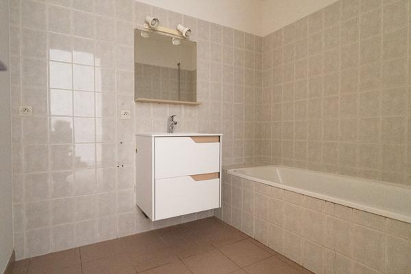 CARCASSONNE – BASTIDE ST LOUIS – A louer DUPLEX T4 88m² traversant et rénové avec vue sur cour