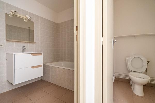 CARCASSONNE – BASTIDE ST LOUIS – A louer DUPLEX T4 88m² traversant et rénové avec vue sur cour