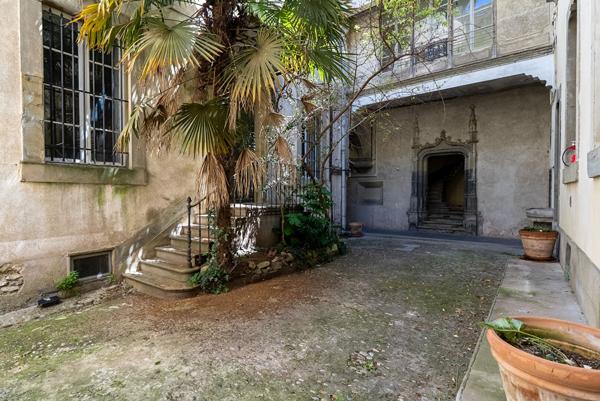 CARCASSONNE – BASTIDE ST LOUIS – A louer DUPLEX T4 88m² traversant et rénové avec vue sur cour