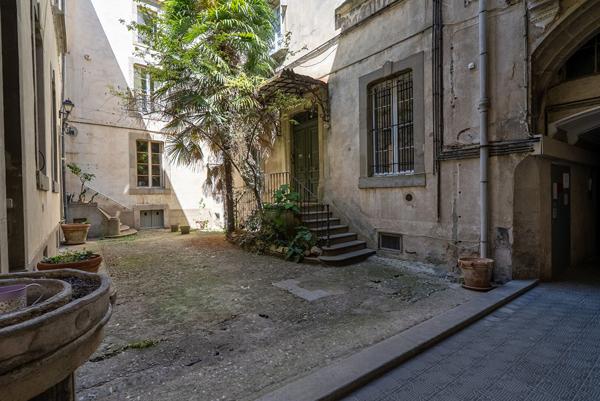 CARCASSONNE – BASTIDE ST LOUIS – A louer DUPLEX T4 88m² traversant et rénové avec vue sur cour