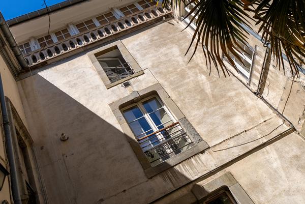 CARCASSONNE – BASTIDE ST LOUIS – A louer DUPLEX T4 88m² traversant et rénové avec vue sur cour