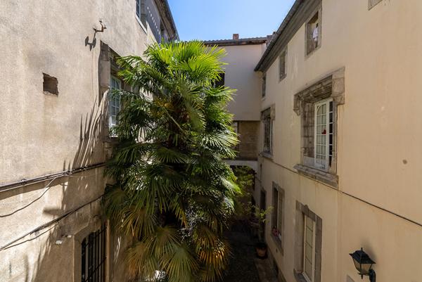 CARCASSONNE – BASTIDE ST LOUIS – A louer DUPLEX T4 88m² traversant et rénové avec vue sur cour