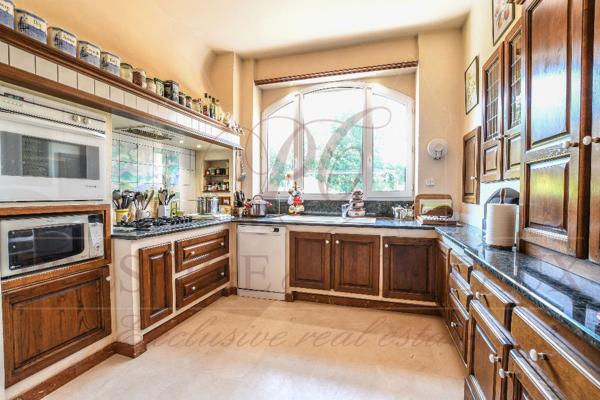 Mas Provençal secteur Sainte Cecile Les Vignes 9 pièce(s) 225 m2 Sainte-Cécile-les-Vignes (84290)