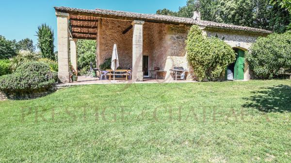 Mas Provençal secteur Sainte Cecile Les Vignes 9 pièce(s) 225 m2 Sainte-Cécile-les-Vignes (84290)