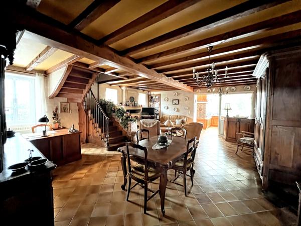 A VENDRE CENTRE MATHA MAISON EN PIERRE AVEC TERRAIN CLOS ET GARAGE