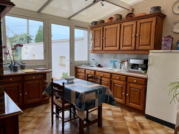 A VENDRE CENTRE MATHA MAISON EN PIERRE AVEC TERRAIN CLOS ET GARAGE