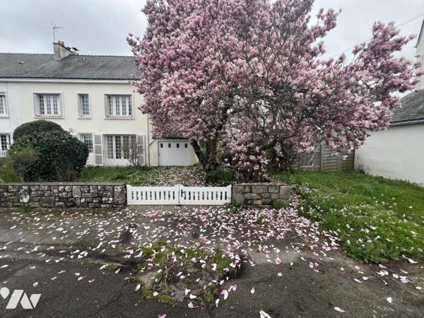 HENNEBONT quartier de la gare maison de type 6 avec garage sur 333 M² de terrain