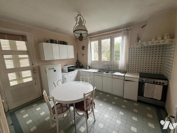 HENNEBONT quartier de la gare maison de type 6 avec garage sur 333 M² de terrain