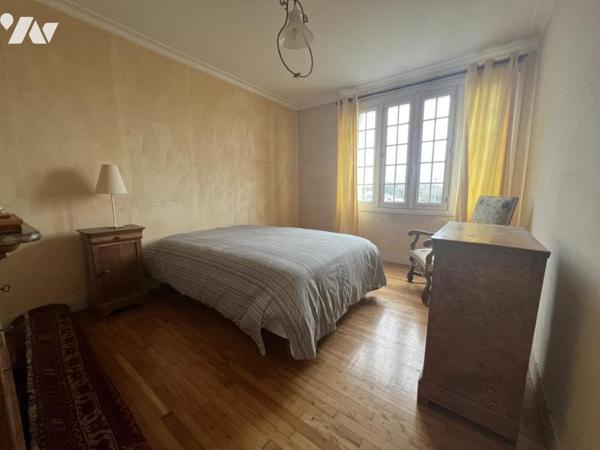 HENNEBONT quartier de la gare maison de type 6 avec garage sur 333 M² de terrain