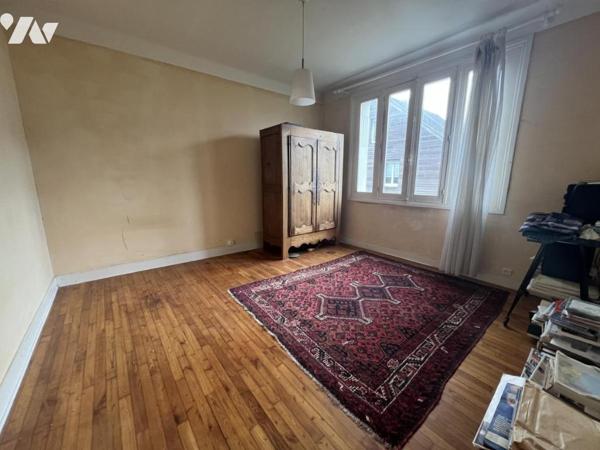 HENNEBONT quartier de la gare maison de type 6 avec garage sur 333 M² de terrain